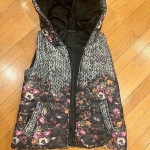 Italian Girl’s Vest with Hood Size L